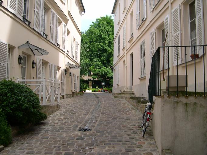  cour intérieure d'immeuble (5e) 22-juin-2003